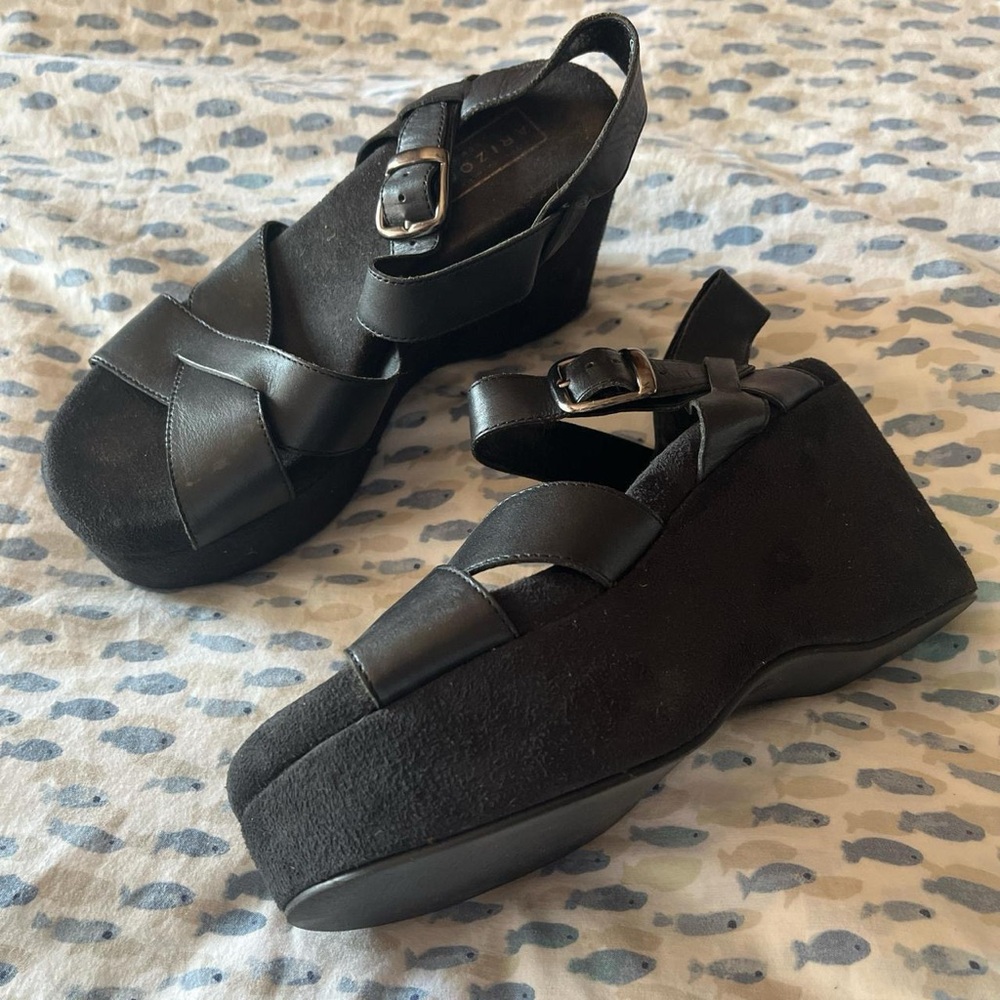 Size 6 Arizona Jeans black chunky platform sandals